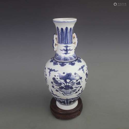 BLUE AND WHITE CRANE PATTERN DOUBLE EAR VASE