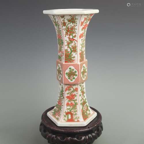 A FAMILLE ROSE FLOWER PATTERN PORCELAIN FLOWER VASE