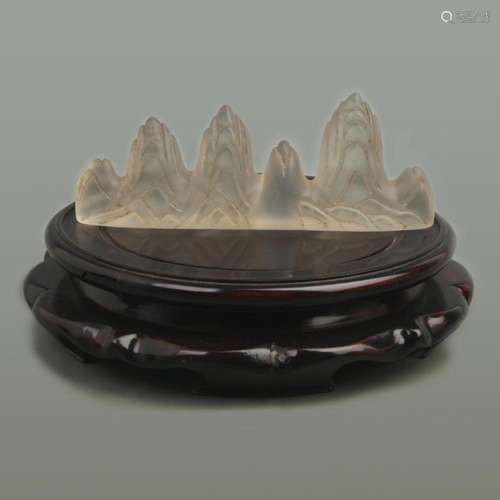 A RARE CARVED CRYSTAL MADE MOUNTAIN SHAPED PEN HOLDER