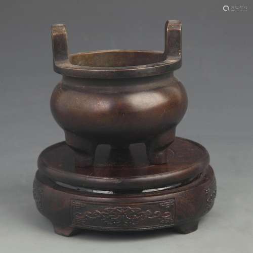 A FINE TWO HANDLE DING STYLE TRIPOD FOOT CENSER