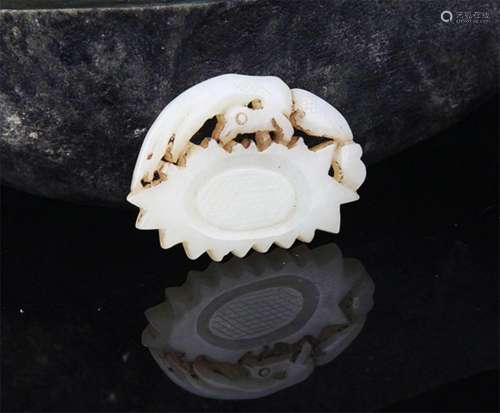 HETIAN QINGBAI YU DOUBLE-SIDED CARVED PENDANT