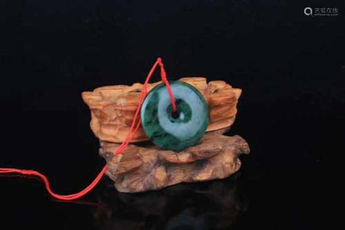 A FINE HETIAN JADE PENDANT