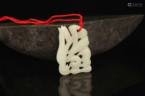 A FINE HALLOW CARVED HETIAN JADE PENDANT