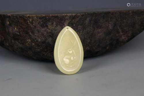 A FINELY CARVED HETIAN PALE CELADON JADE PENDANT PENDANT