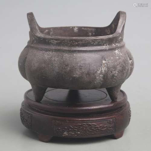 A FINE SUNFLOWER PATTERN BRONZE INCENSE BURNER