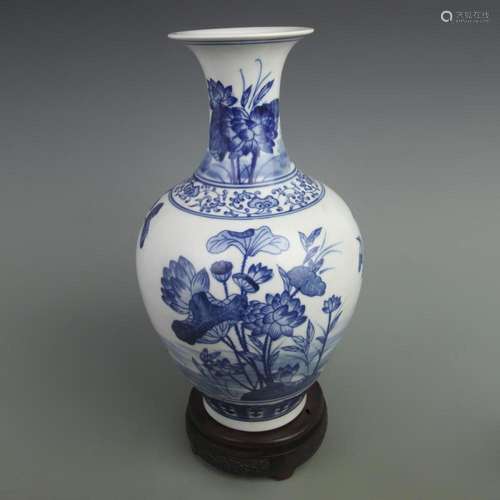 BLUE AND WHITE PORCELAIN VASE WITH UNDERGLAZE RED LOTUS FLOW...