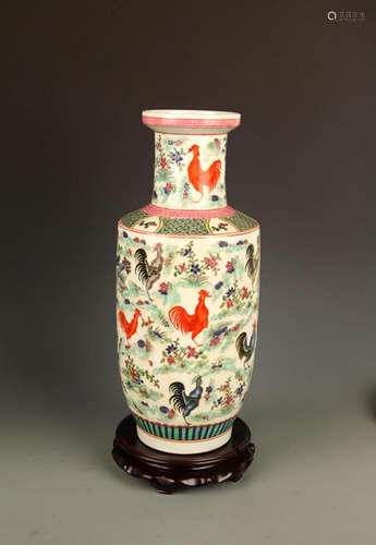 PAIR OF FAMILLE-ROSE CHICKEN PAINTED PORCELAIN JAR