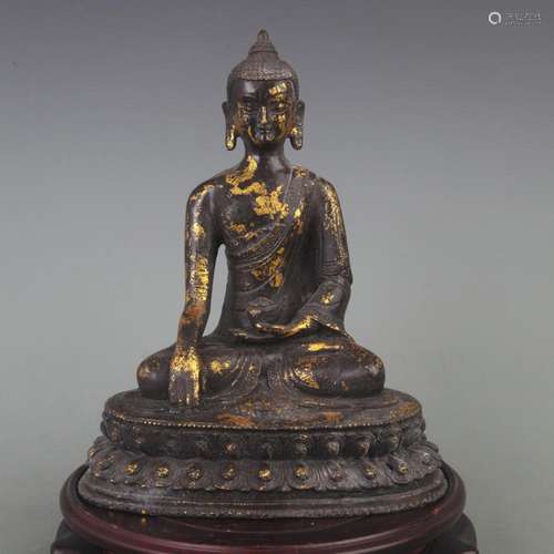 A FINE GILT BRONZE BHAISAJYAGURU BUDDHA STATUE