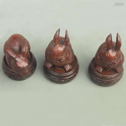 GROUP OF THREE HUANGYANG WOOD SMALL RABBIT FIGURINE