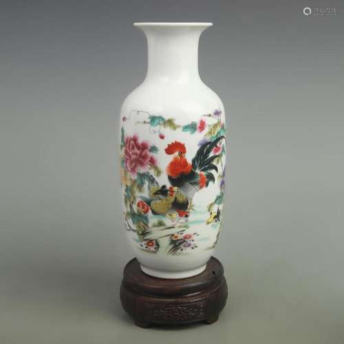 FAMILLE ROSE COLOR WINTER MELON SHAPED VASE