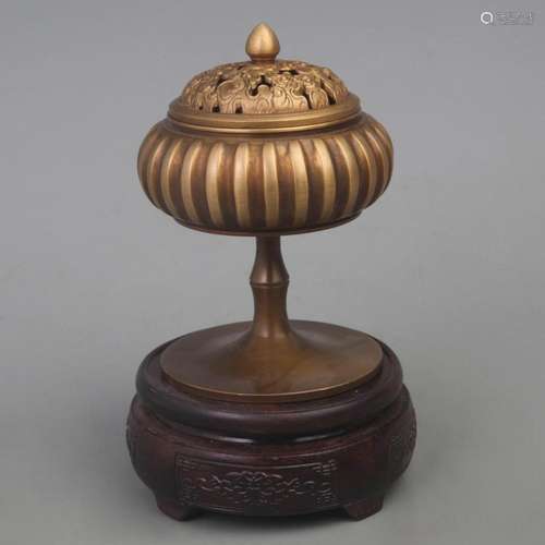 A FINE BRONZE TALL FOOTED INCENSE BURNER