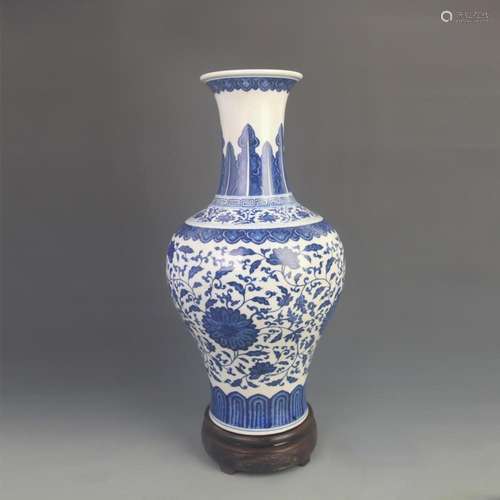 BLUE AND WHITE FLOWER PATTERN PORCELAIN VASE