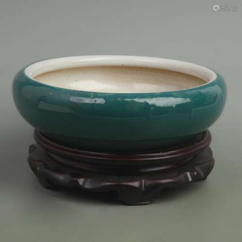 A DARK GREEN GLAZED PORCELAIN CALLIGRAPHY PEN WASH