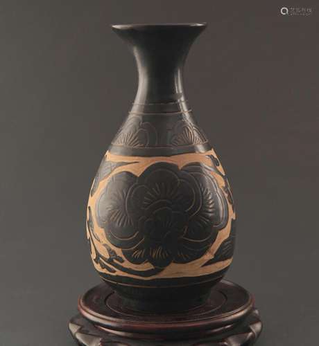 CIZHOU KILN BLACK GLAZED CARVED PEONY PATTERN YU HU CHUN BOT...