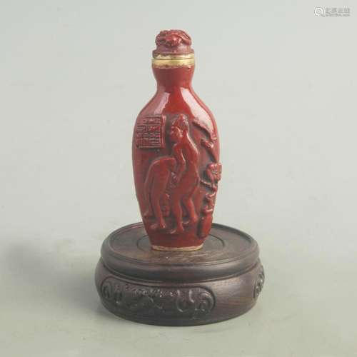 A FINE CARVED CHINESE LACQUER MADE SNUFF BOTTLE