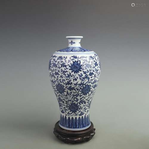 BLUE AND WHITE FLOWER PATTERN MEI STYLE VASE