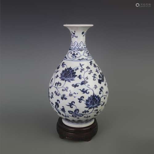 BLUE AND WHITE PORCELAIN BOTTLE VASE WITH LOTUS PATTERN