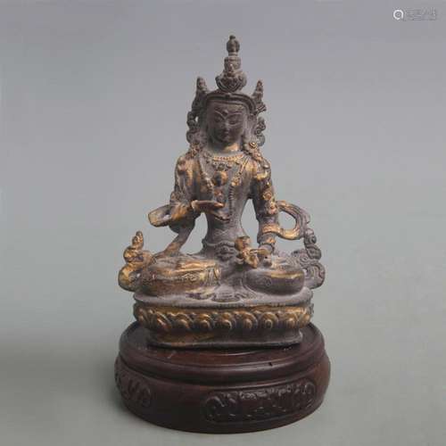 A FINE GILT BRONZE VAJRASATTVA STATUE