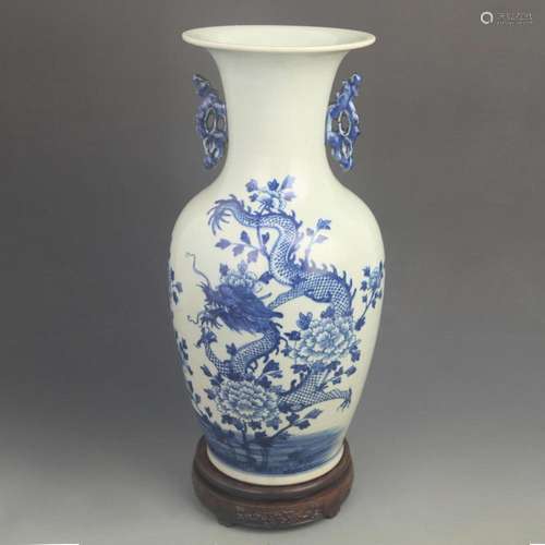 BLUE AND WHITE DRAGON PATTERN PORCELAIN VASE