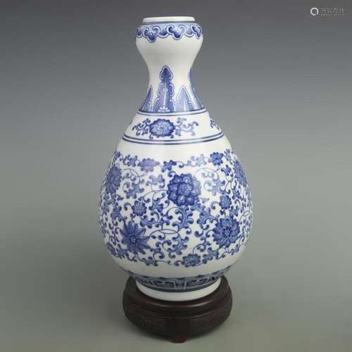 BLUE AND WHITE VASE WITH LOTUS PATTERN AND GARLIC HEAD BOTTL...