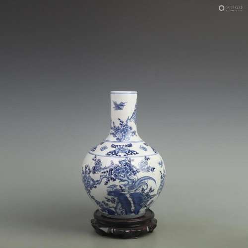 BLUE AND WHITE FLOWER PATTERN MOON STYLE BOTTLE