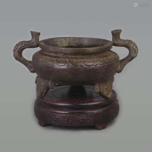 A FINE DOUBLE-EARED THREE-LEGGED INCENSE BURNER