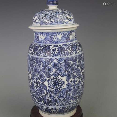 BLUE AND WHITE PORCELAIN LIDDED JAR WITH LOTUS PATTERN