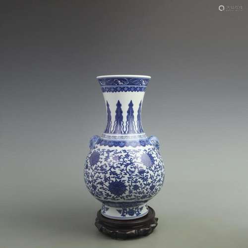 BLUE AND WHITE FLOWER PATTERN PORCELAIN VASE