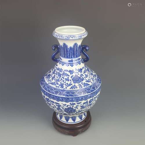 BLUE AND WHITE GLAZED FLOWER PATTERN DOUBLE EAR VASE