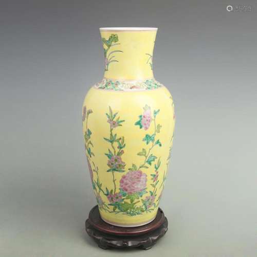 A FINE YELLOW COLOR GROUND FLOWER PATTERN GUANYIN VASE.