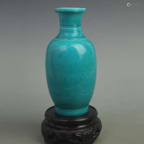 A FINE GREEN GLAZED WINTER MELON STYLE PORCELAIN VASE