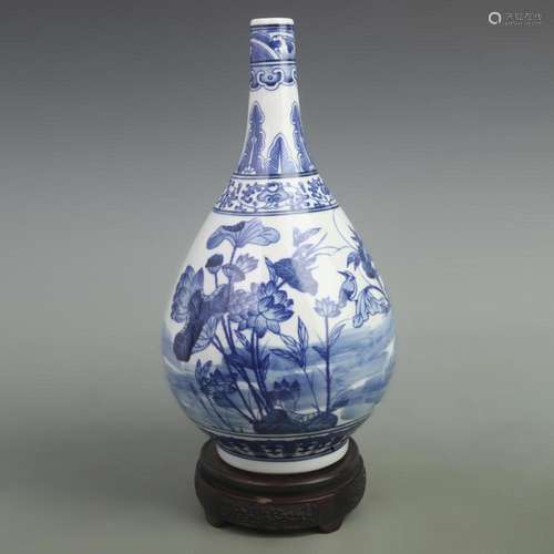 BLUE AND WHITE LOTUS FLOWER PATTERN PORCELAIN BOTTLE