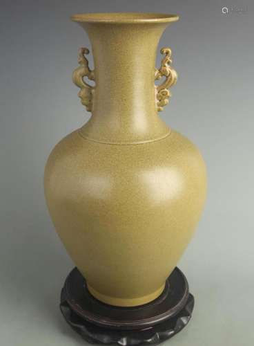 A FINE TEA COLOR GLAZED DOUBLE EAR PORCELAIN VASE