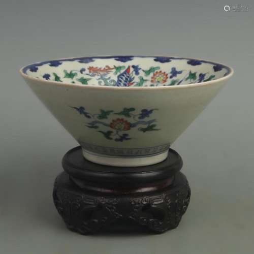 A FINE DOUCAI COLOR FLOWER PATTERN PORCELAIN BOWL