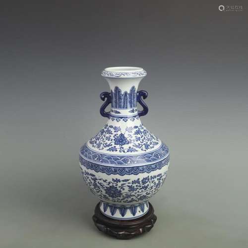 BLUE AND WHITE FLOWER PATTERN DOUBLE EAR PORCELAIN VASE