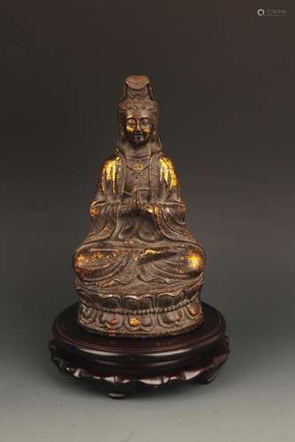 A FINE BRONZE GILT GUAN YIN BUDDHA FIGURE