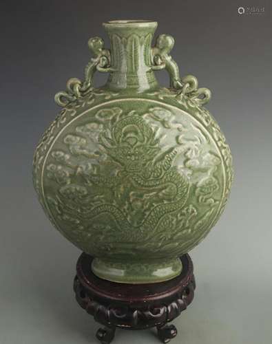 A LONG QUAN KILN DRAGON PATTERN MOON STYLE VASE