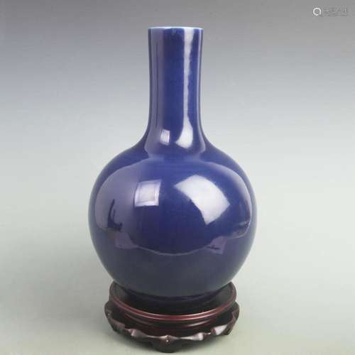 A DARK BLUE COLOR GLAZED MOON PORCELAIN BOTTLE