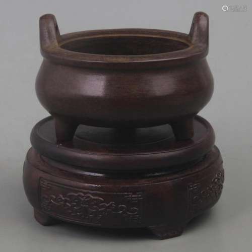 XUANDE BRONZE TALL-FOOTED THREE-LEGGED CENSER WITH VERTICAL ...