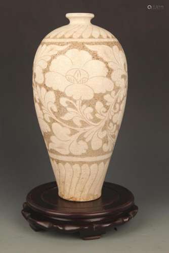 FLOWER CARVING JI ZHOU YAO MEI STYLE PORCELAIN BOTTLE