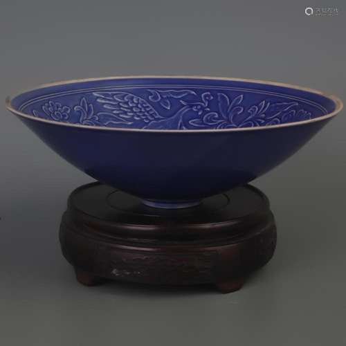 A DARK BLUE FLOWER PATTERN CARVING PORCELAIN PLATE