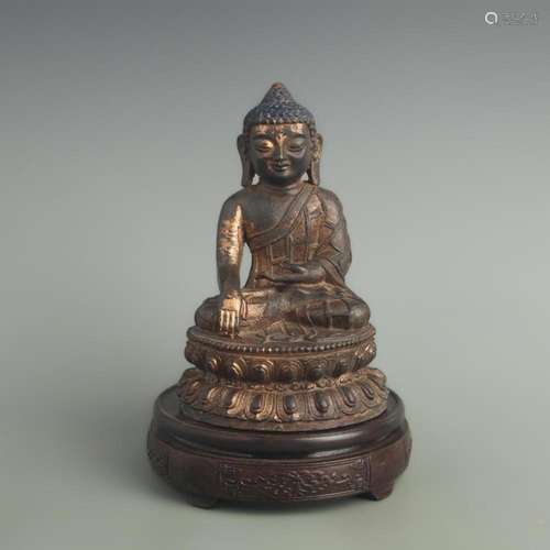 A FINE GILT BRONZE GAUTAMA BUDDHA STATUE