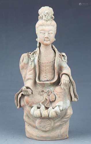 A DE HUA KILN PORCELAIN GUAN YIN FIGURE