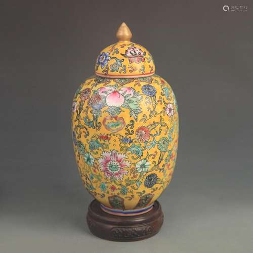 YELLOW GROUND FAMILLE ROSE PEACH PATTERN PORCELAIN JAR