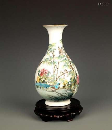 A FAMILLE ROSE LANDSCAPING PORCELAIN BOTTLE