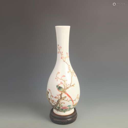 A FINE ENAMEL COLOR FLOWER AND BIRD PATTERN VASE