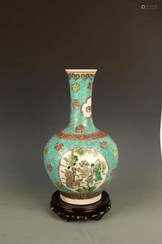 A GREEN GROUND FAMILLE ROSE CHARACTER PATTERN VASE