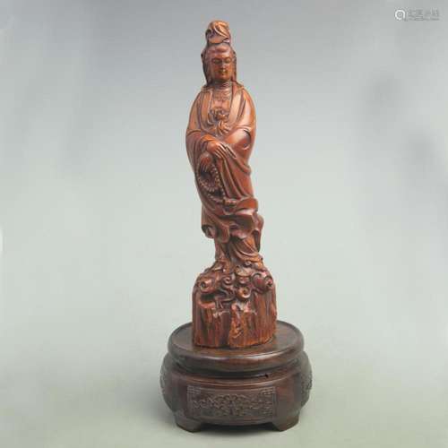 A FINE BOXWOOD GUANYIN FIGURINE