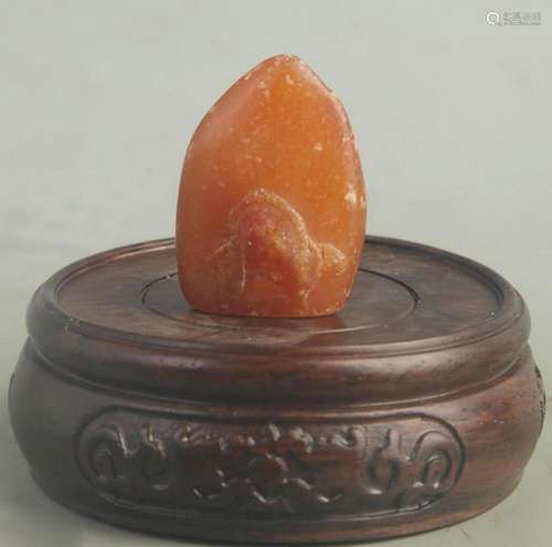 A FINELY CARVED TIAN HUANG STONE SEAL