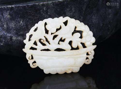 A FINE HE TIAN JADE IN FIGURE OF FLOWER BASKET